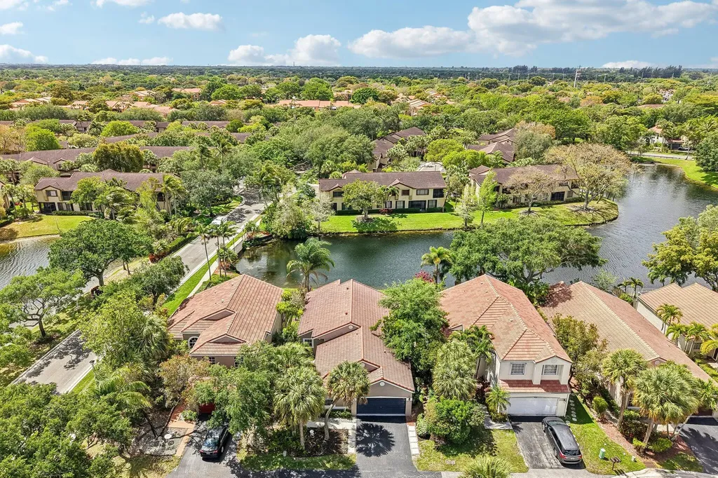 1110 NW 105th Way Plantation FL 33322