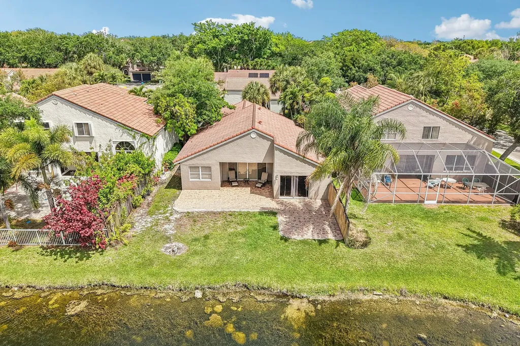 1110 NW 105th Way Plantation FL 33322