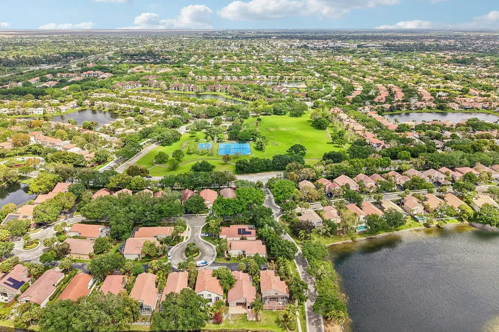 1110 NW 105th Way Plantation FL 33322