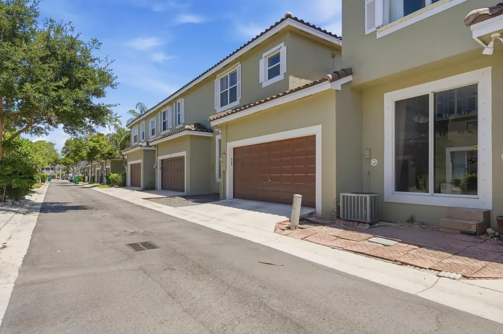 10581 NW 56th Place Coral Springs FL 33076