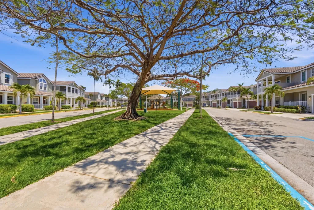 10581 NW 56th Place Coral Springs FL 33076