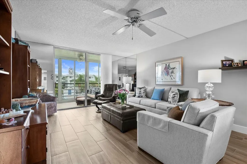 6698 10th Avenue N Lake Worth FL 33461