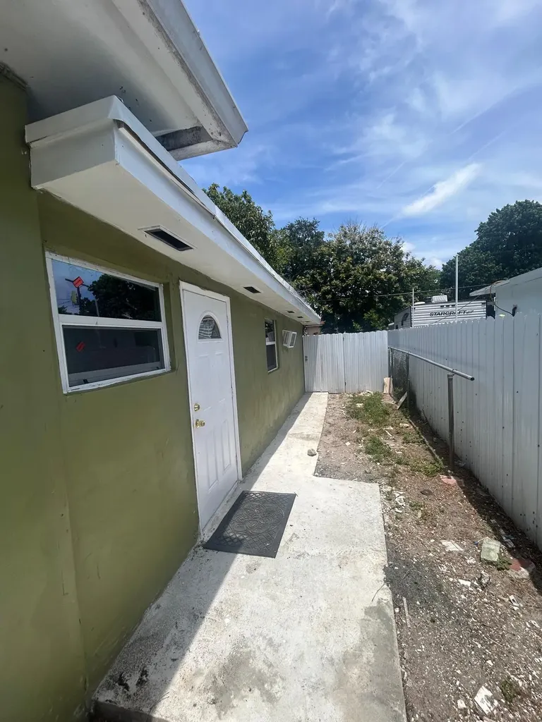 845 NW 132nd Street North Miami FL 33168