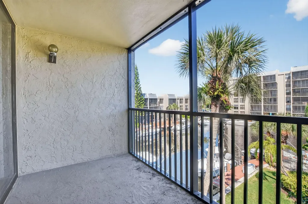 11 Royal Palm Way Boca Raton FL 33432