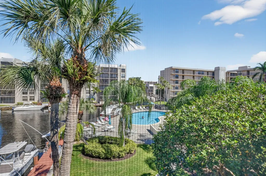 11 Royal Palm Way Boca Raton FL 33432