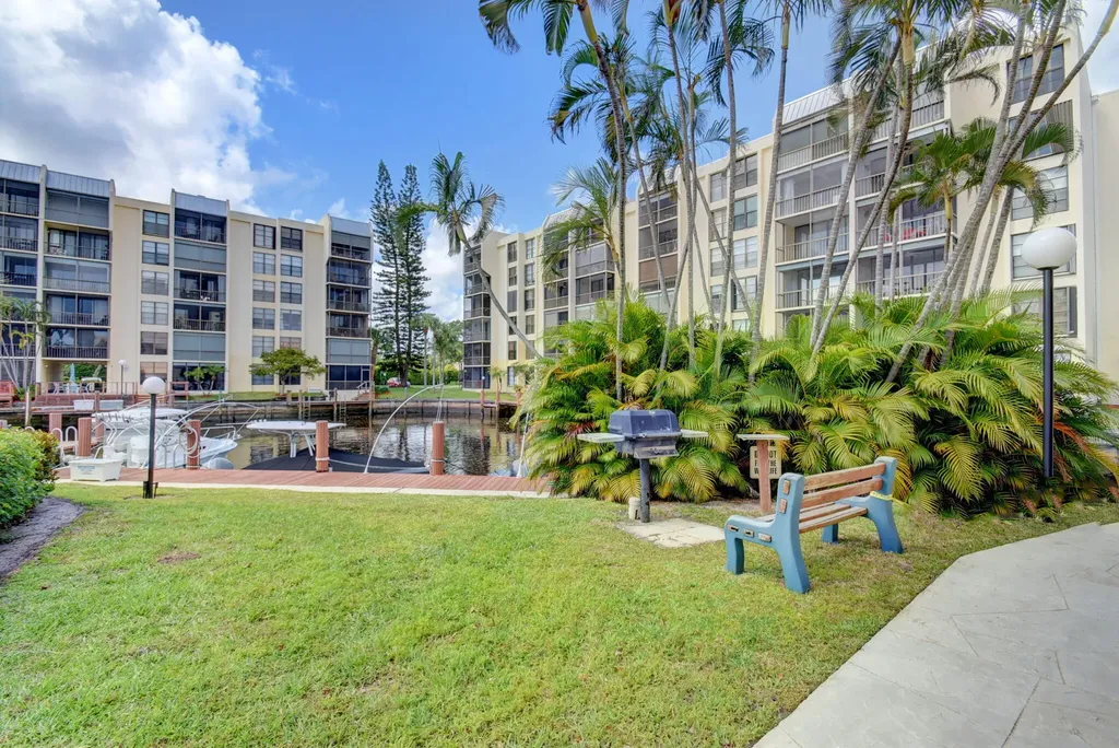 11 Royal Palm Way Boca Raton FL 33432