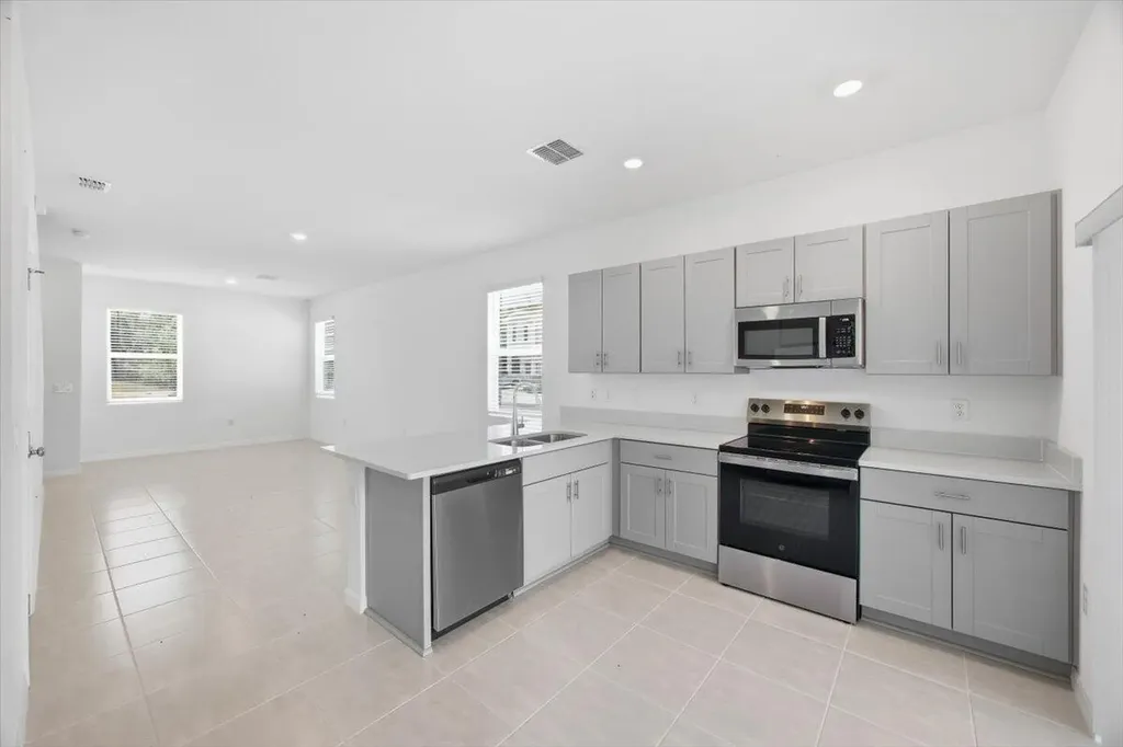 2840 Skyline Loop Kissimmee FL 34758