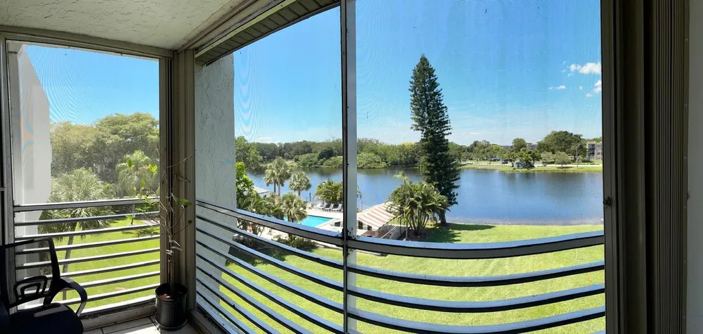 9440B Poinciana Place Davie FL 33324