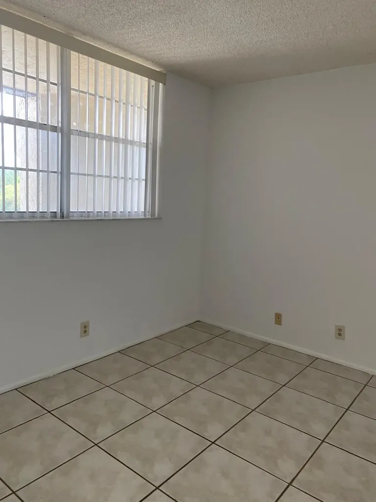 9440B Poinciana Place Davie FL 33324