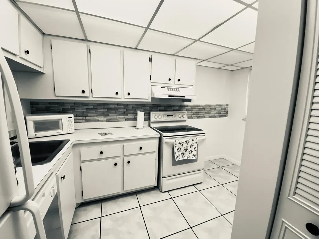9440B Poinciana Place Davie FL 33324