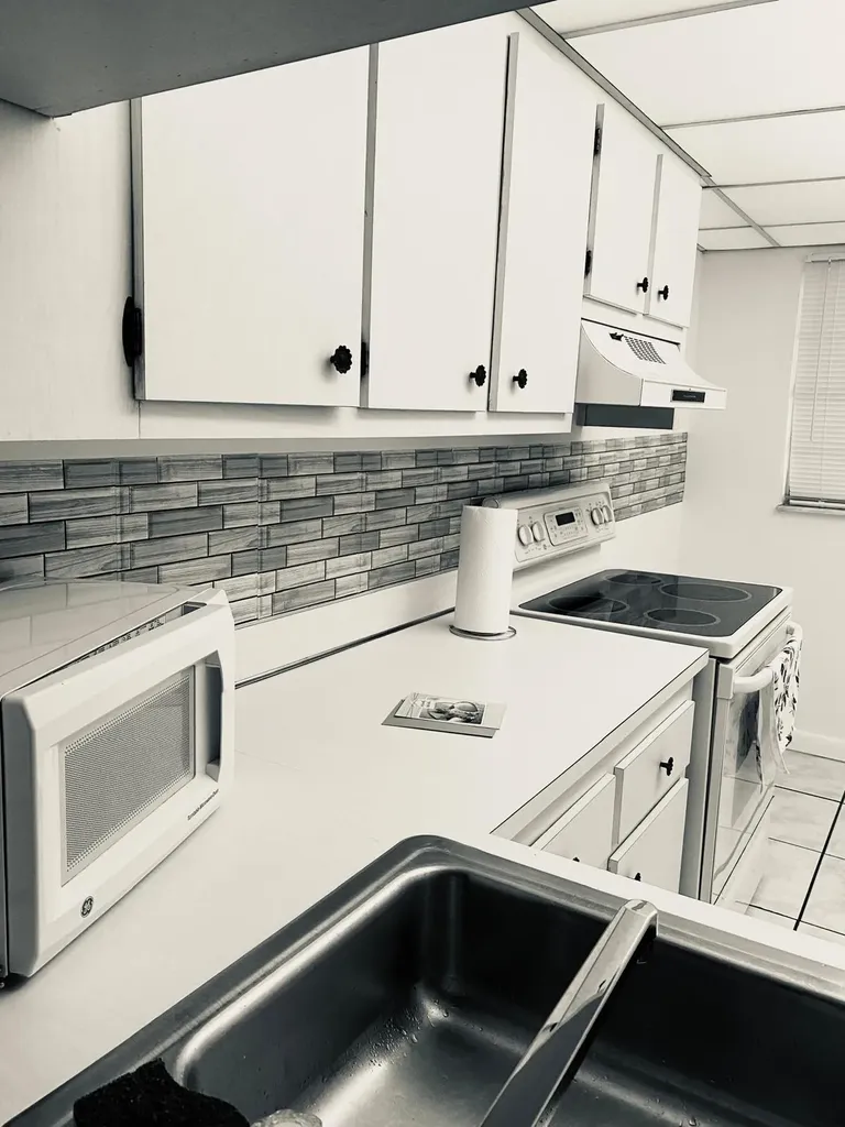 9440B Poinciana Place Davie FL 33324