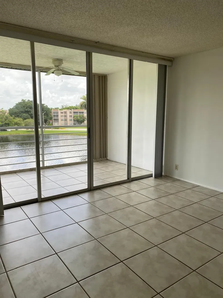 9440B Poinciana Place Davie FL 33324