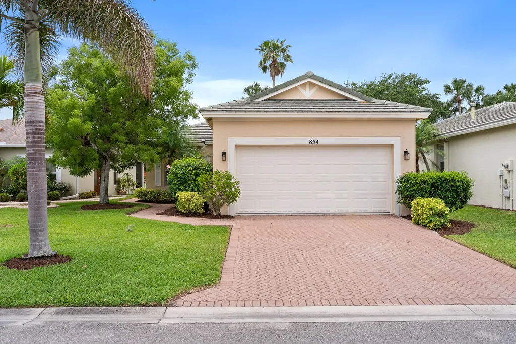 854 SW Rocky Bayou Terrace Port St Lucie FL 34986