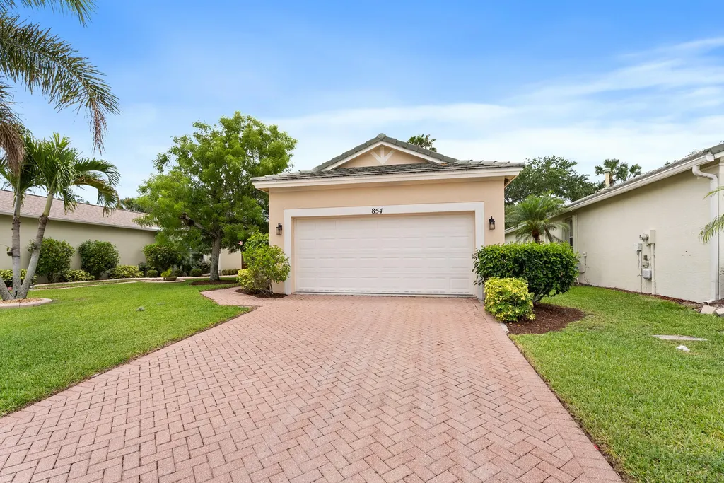 854 SW Rocky Bayou Terrace Port St Lucie FL 34986