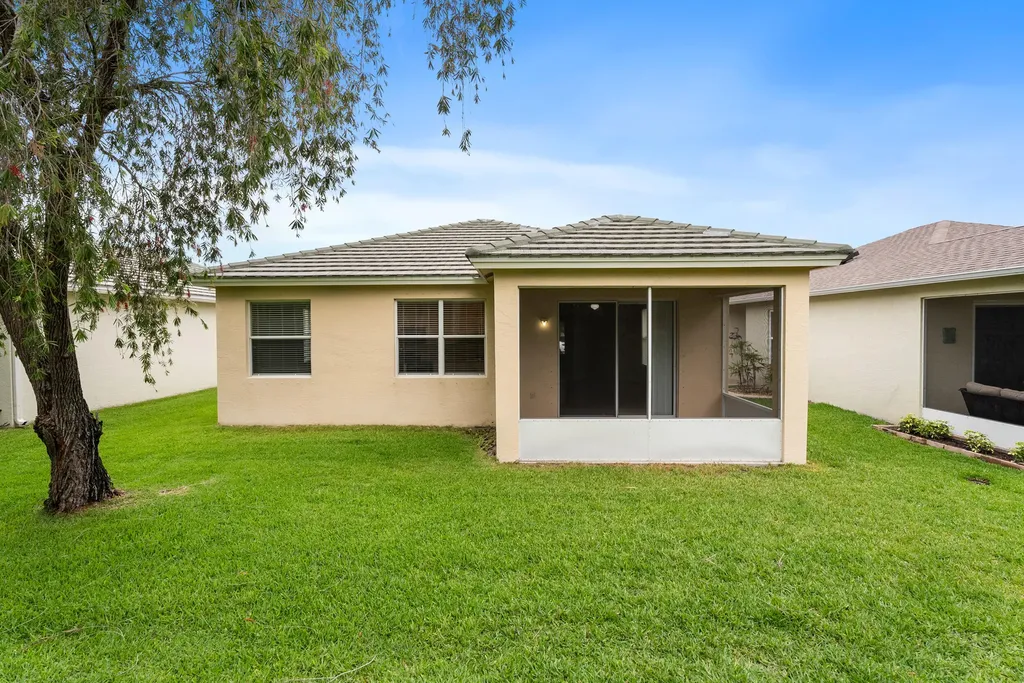 854 SW Rocky Bayou Terrace Port St Lucie FL 34986