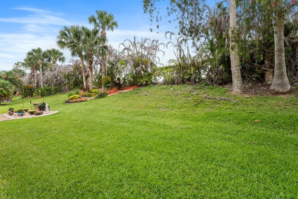 854 SW Rocky Bayou Terrace Port St Lucie FL 34986