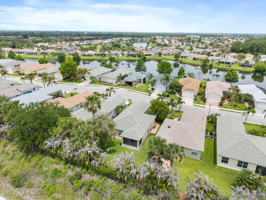 854 SW Rocky Bayou Terrace Port St Lucie FL 34986