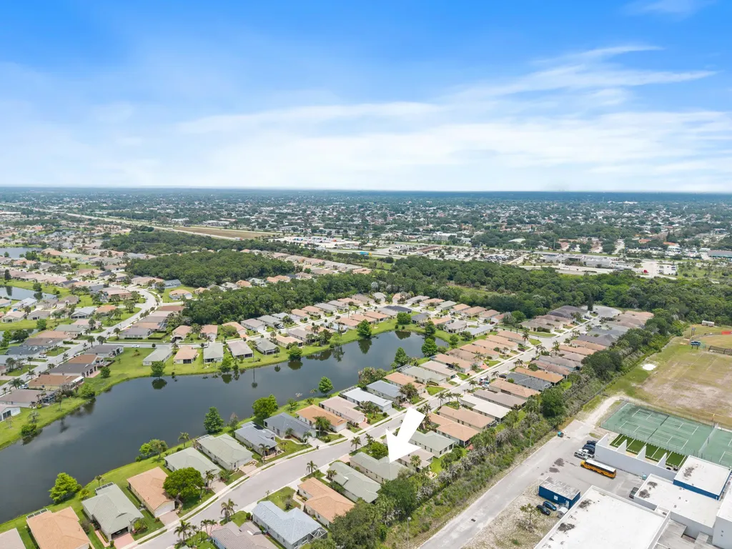854 SW Rocky Bayou Terrace Port St Lucie FL 34986