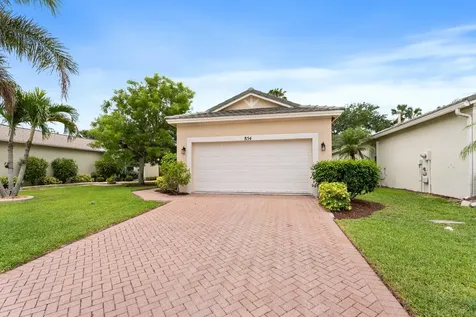854 SW Rocky Bayou Terrace Port St Lucie FL 34986