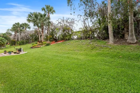 854 SW Rocky Bayou Terrace Port St Lucie FL 34986