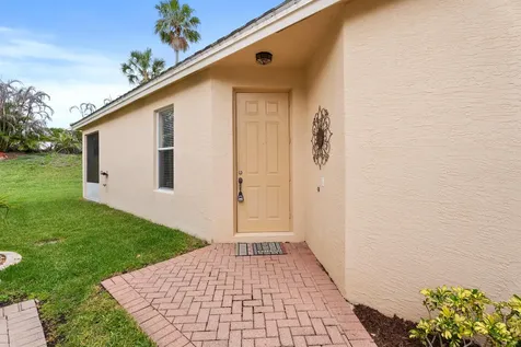 854 SW Rocky Bayou Terrace Port St Lucie FL 34986