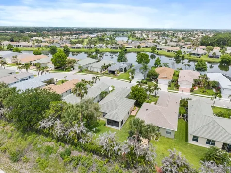 854 SW Rocky Bayou Terrace Port St Lucie FL 34986