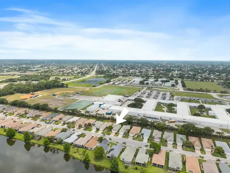 854 SW Rocky Bayou Terrace Port St Lucie FL 34986
