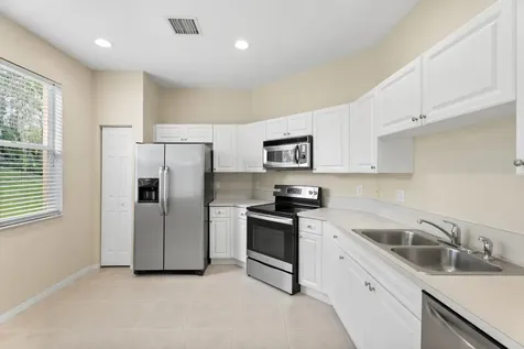 854 SW Rocky Bayou Terrace Port St Lucie FL 34986