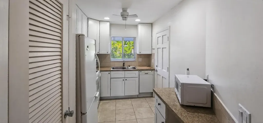 8 Garden Street Tequesta FL 33469