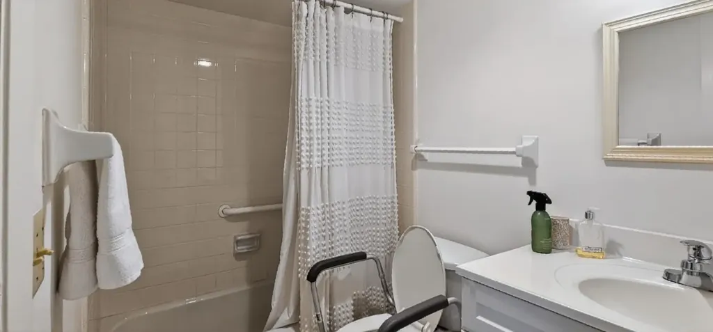 8 Garden Street Tequesta FL 33469