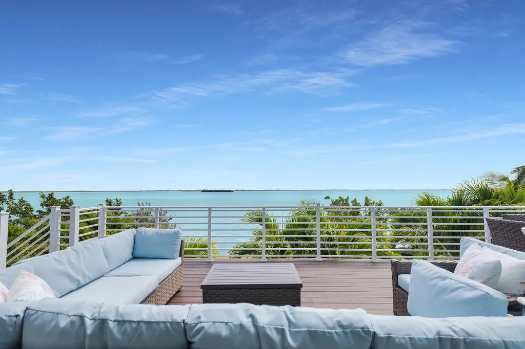 17387 Dolphin Street E Sugarloaf Key FL 33042