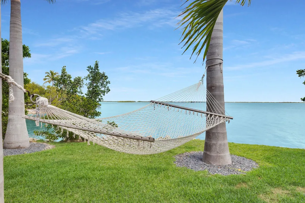 17387 Dolphin Street E Sugarloaf Key FL 33042