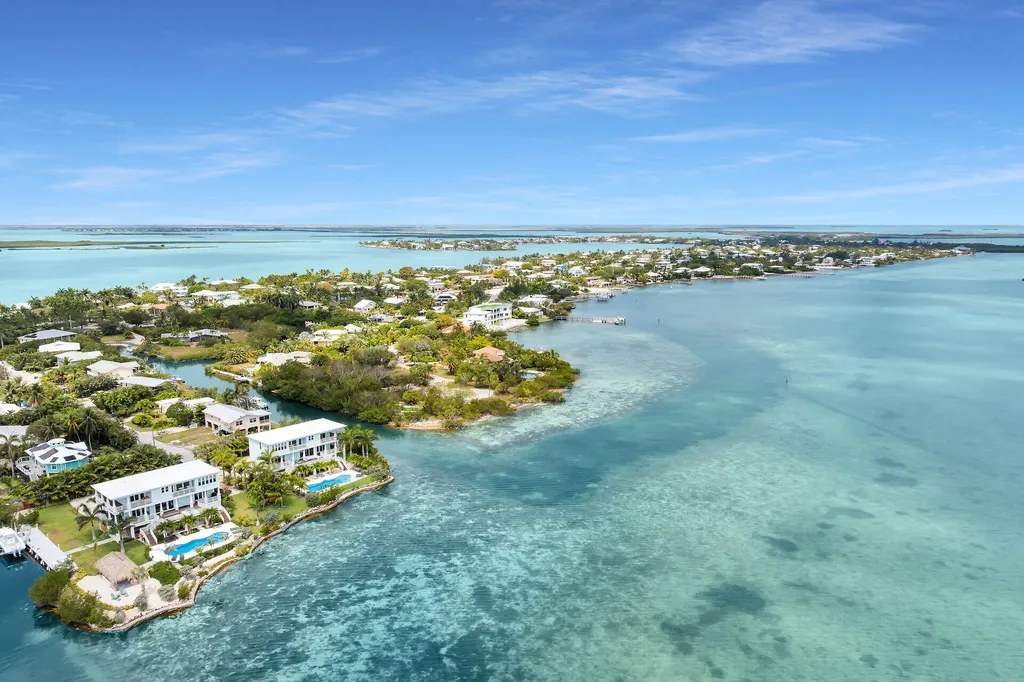 17387 Dolphin Street E Sugarloaf Key FL 33042