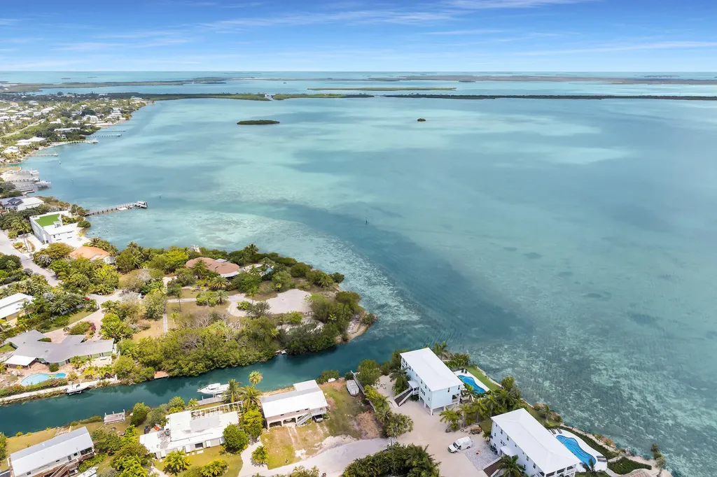 17387 Dolphin Street E Sugarloaf Key FL 33042