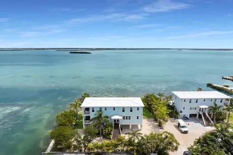 17387 Dolphin Street E Sugarloaf Key FL 33042