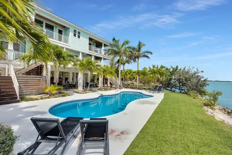 17387 Dolphin Street E Sugarloaf Key FL 33042