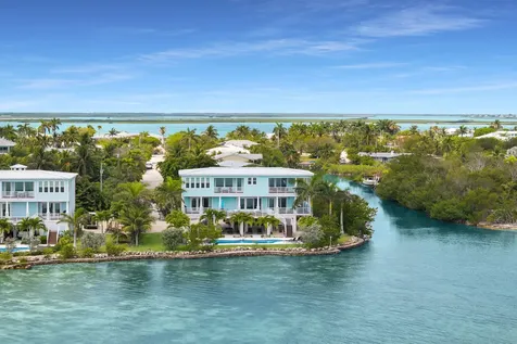 17387 Dolphin Street E Sugarloaf Key FL 33042