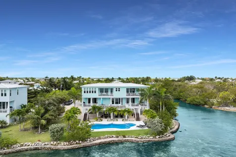 17387 Dolphin Street E Sugarloaf Key FL 33042