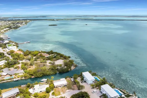 17387 Dolphin Street E Sugarloaf Key FL 33042