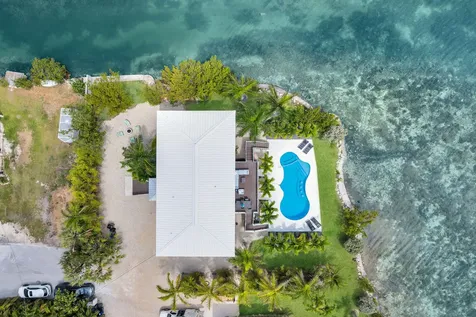 17387 Dolphin Street E Sugarloaf Key FL 33042
