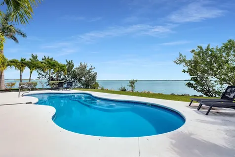 17387 Dolphin Street E Sugarloaf Key FL 33042