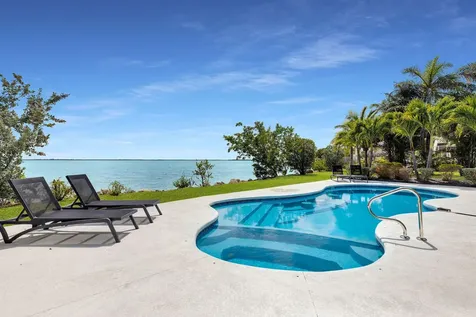 17387 Dolphin Street E Sugarloaf Key FL 33042