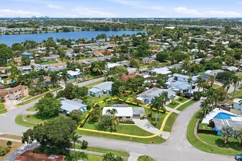 1452 Crest Drive Lake Worth FL 33461