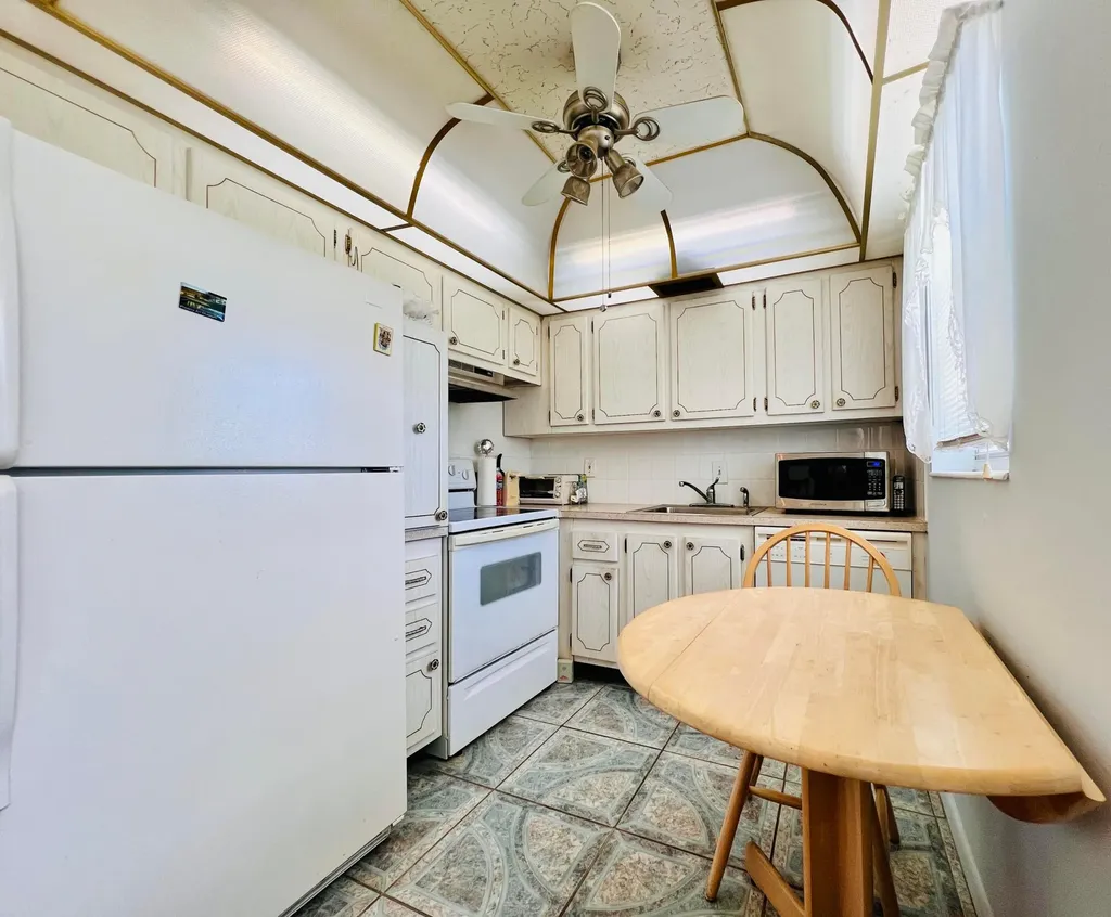 57 Chatham C West Palm Beach FL 33417
