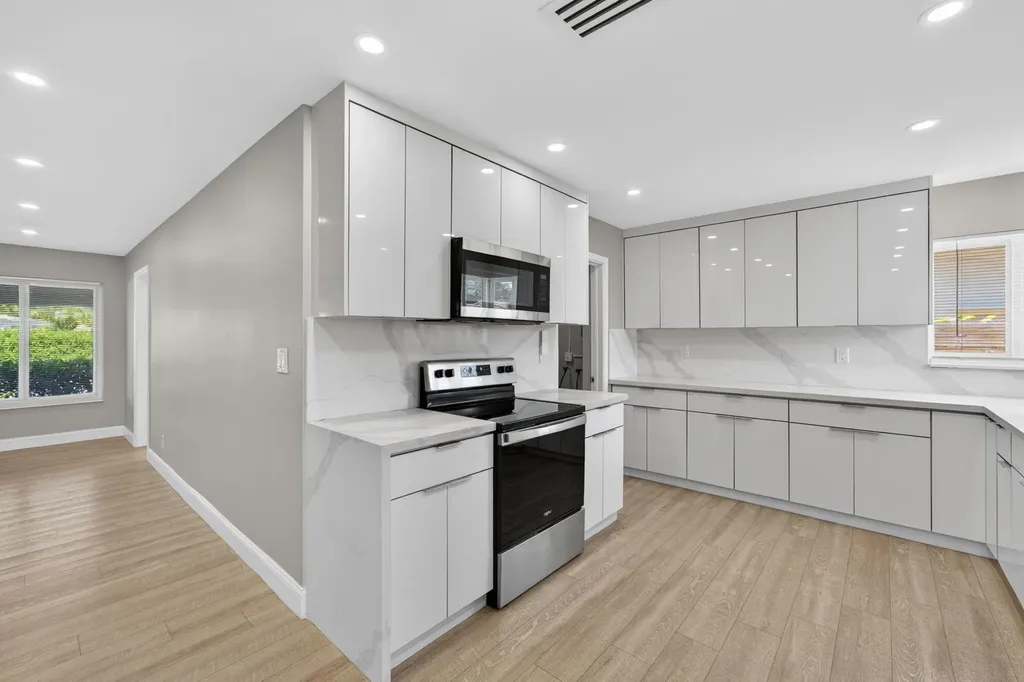 850 SE 1st Avenue Pompano Beach FL 33060
