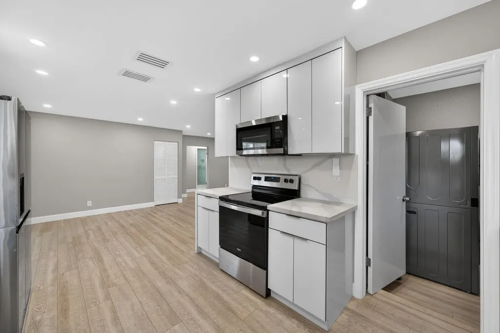 850 SE 1st Avenue Pompano Beach FL 33060