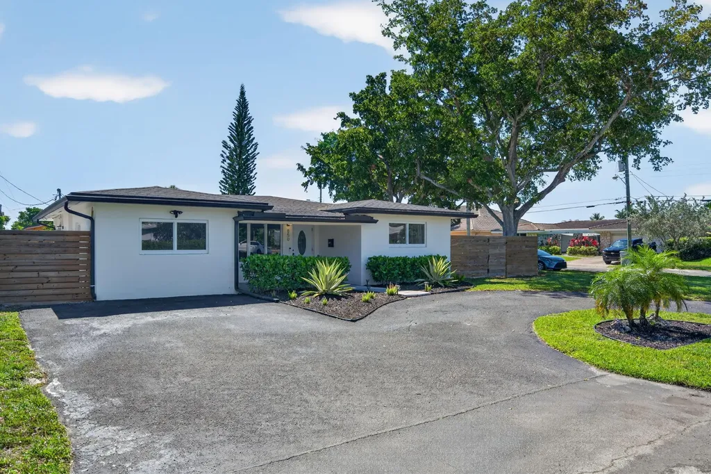 850 SE 1st Avenue Pompano Beach FL 33060