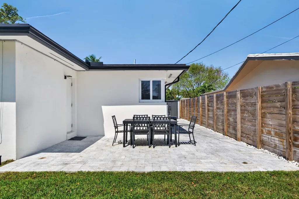 850 SE 1st Avenue Pompano Beach FL 33060