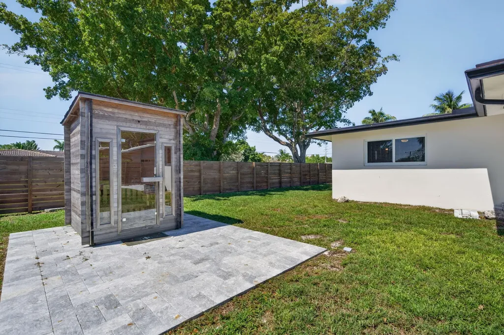 850 SE 1st Avenue Pompano Beach FL 33060