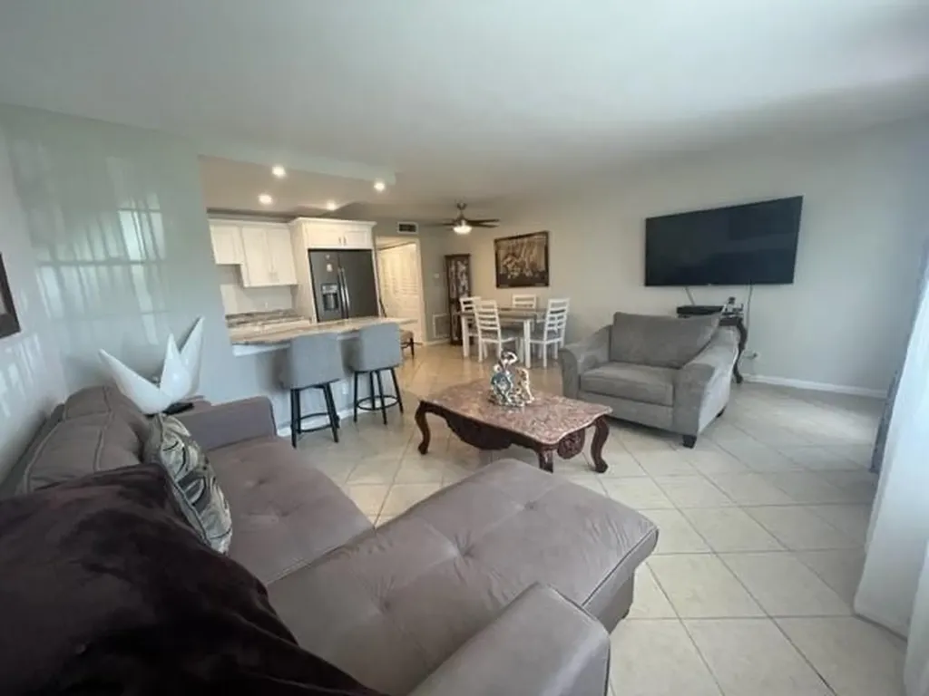 11 Cambridge West Palm Beach FL 33417